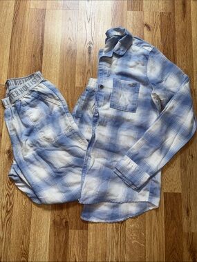 Hollister Women’s Light Blue and White Plaid Flannel Pajama Set